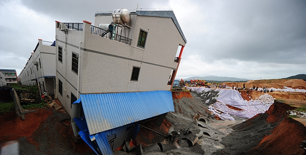 混凝土、民房傾斜