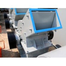 煤矸石不是一無是處的固廢物，經(jīng)過粉碎機(jī)的加工也是用途廣泛Z95