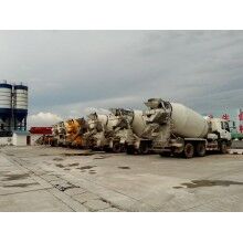 租賃混凝土灌車，攪拌運(yùn)輸車